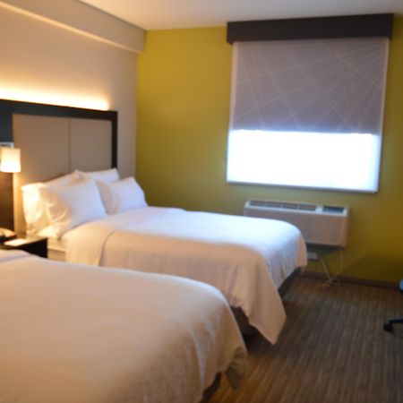 Holiday Inn Express Maspeth By Ihg New York Eksteriør billede