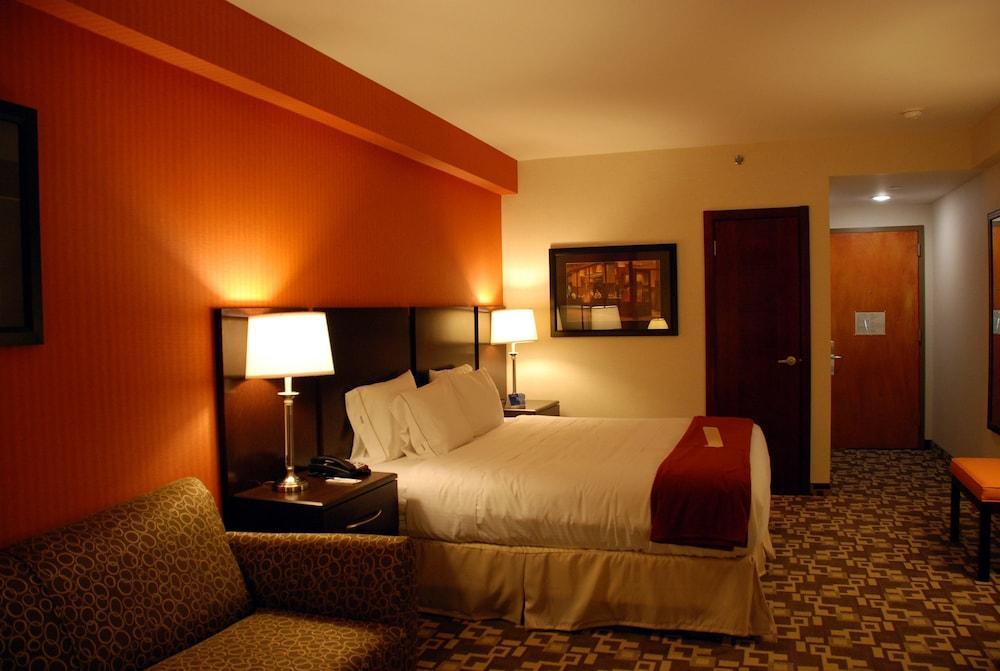 Holiday Inn Express Maspeth By Ihg New York Eksteriør billede
