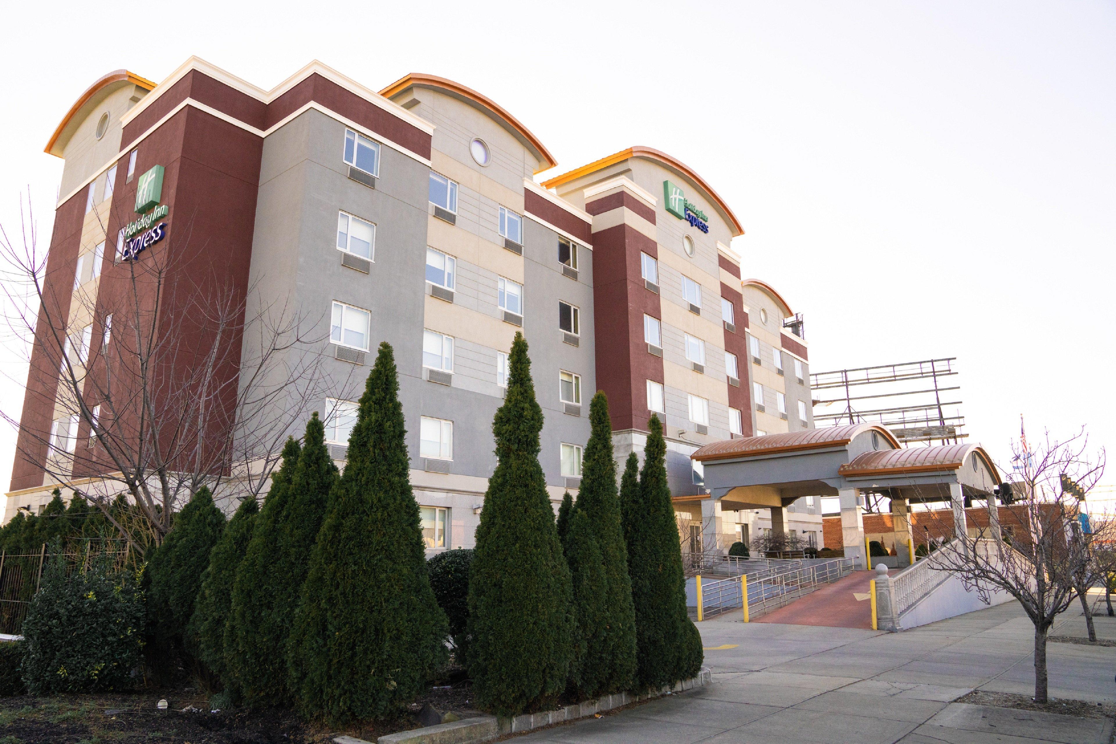 Holiday Inn Express Maspeth By Ihg New York Eksteriør billede
