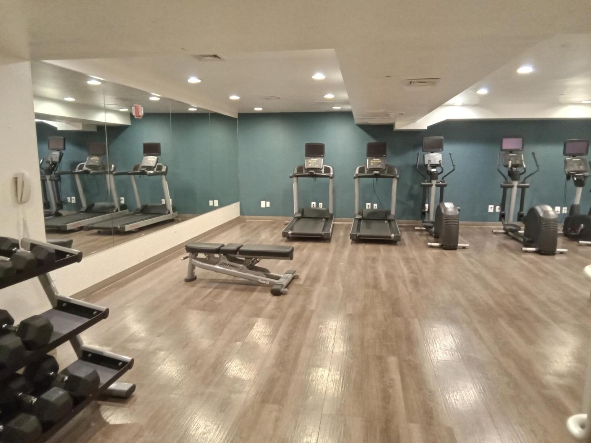 Holiday Inn Express Maspeth By Ihg New York Eksteriør billede