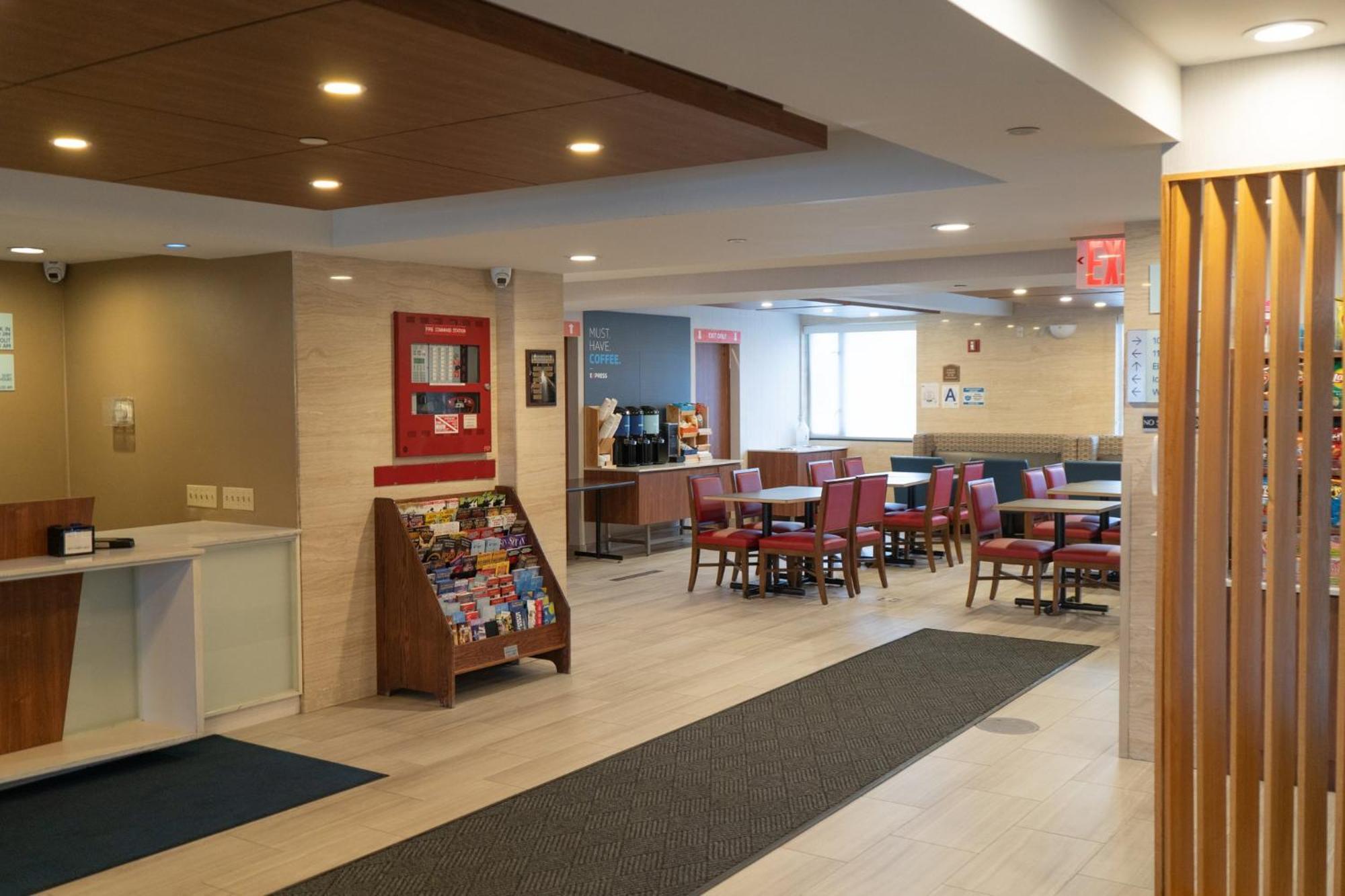 Holiday Inn Express Maspeth By Ihg New York Eksteriør billede