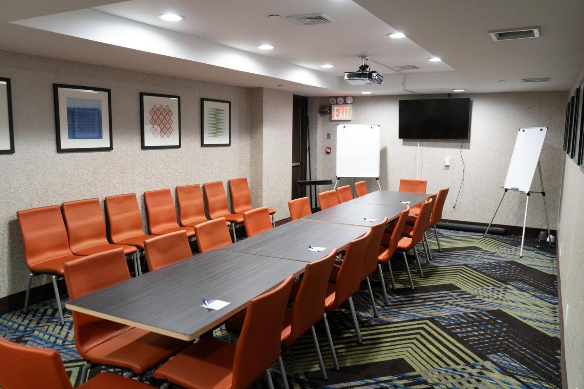 Holiday Inn Express Maspeth By Ihg New York Eksteriør billede