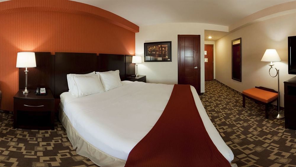 Holiday Inn Express Maspeth By Ihg New York Eksteriør billede