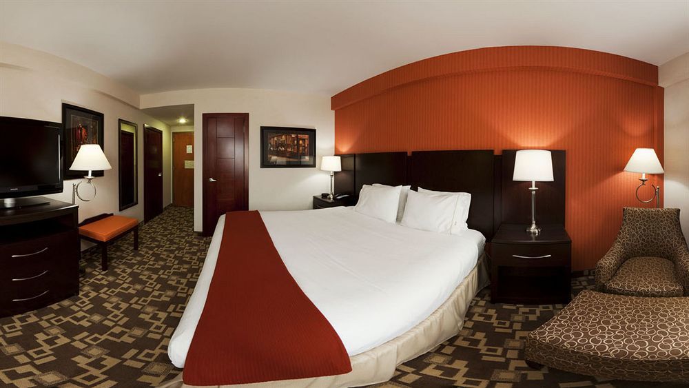 Holiday Inn Express Maspeth By Ihg New York Eksteriør billede